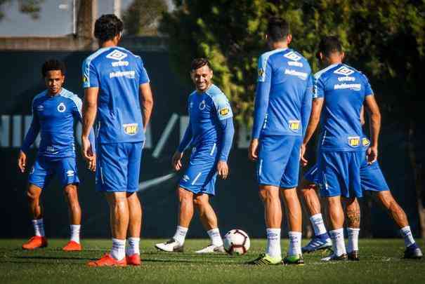 Cruzeiro treinou no complexo Nuevo Gasmetro, do San Lorenzo, antes da estreia na Copa Libertadores. Time celeste enfrenta o Huracn, nesta quinta-feira (07/03), s 19h, no El Palacio