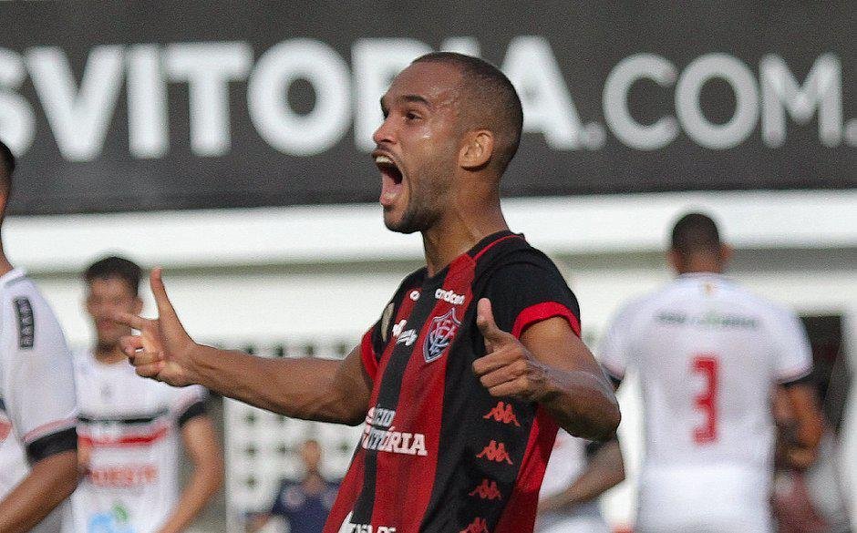 Vitria  - 4 gols: Joo Victor (2), Ewandro (1) e Lo Cear (1)