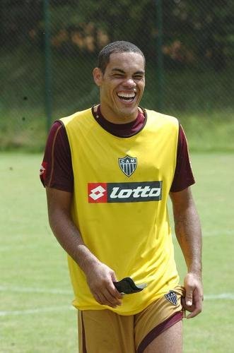 Lopes - Jogou no Palmeiras entre 2000 e 2002. Foi contratado pelo Atltico em 2009.