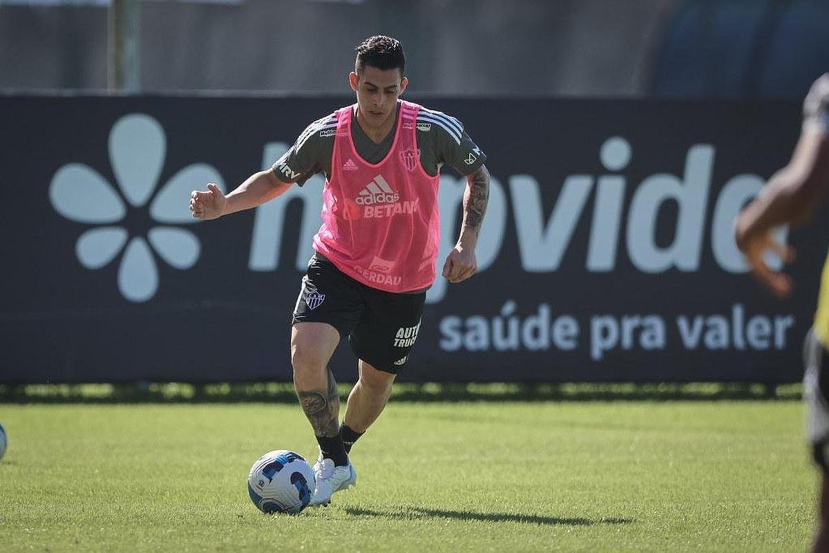 Cristian Pavn (atacante) - livre no mercado aps fim de contrato com o Boca Juniors, da Argentina