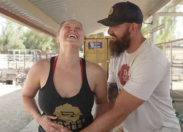 Ex-lutadora se inspirou na animação Pokémon para divulgação