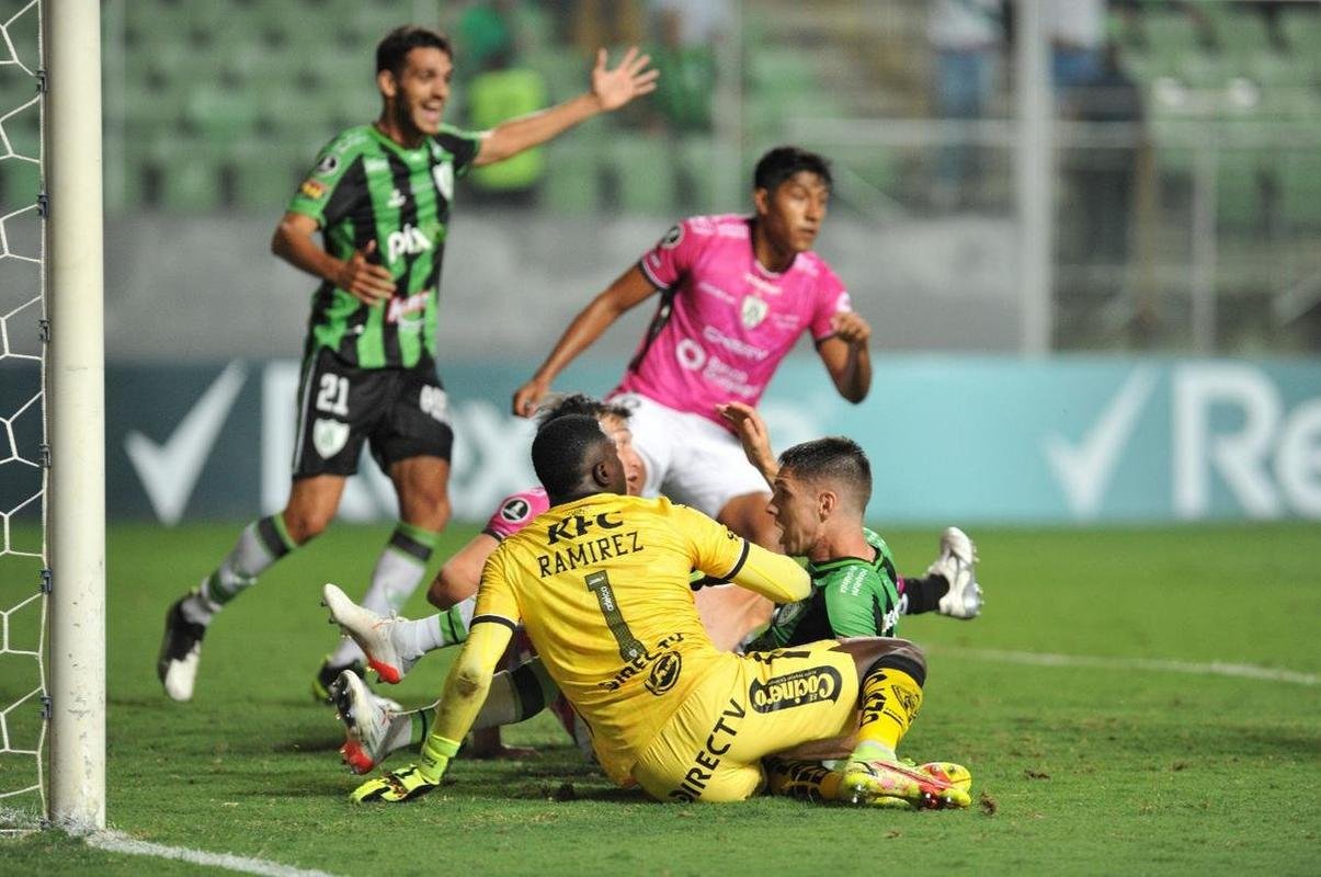 Fotos da derrota do Amrica para o Independiente del Valle, por 2 a 0, no Independncia, pelo Grupo D da Copa Libertadores