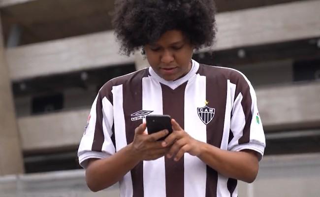 Camiseta do Atlético de 2001 vestida por Wallace foi alegação de alguns usuários do Twitter para retirar vídeo do Atlético do ar