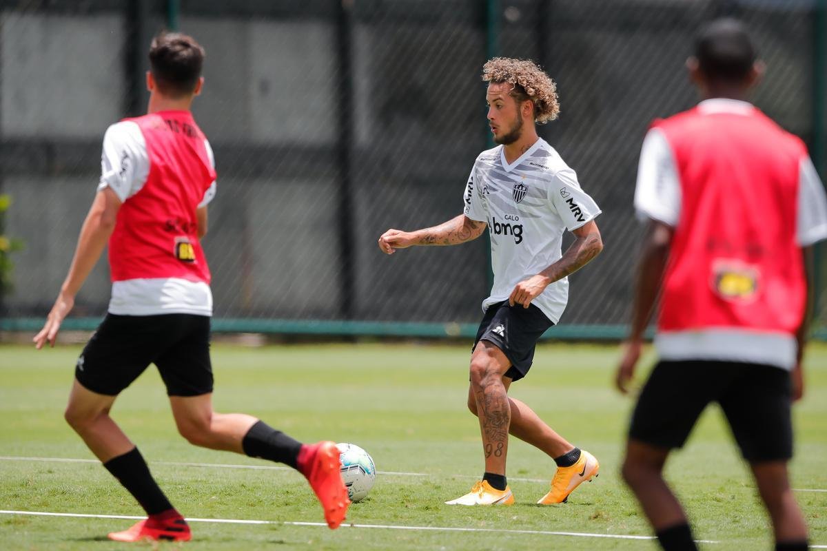 Aps polmica balada, Dylan e Marrony participam normalmente do treino na Cidade do Galo