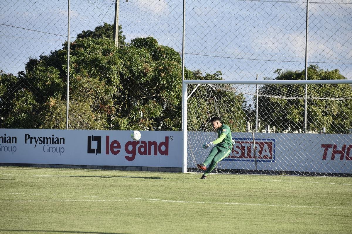 Nesta semana, o Amrica treinou em Campina Grande, na Paraba. As atividades comandadas pelo tcnico Lisca visaram o confronto contra o Treze-PB, pela primeira fase da Copa do Brasil. A partida ser realizada nesta quinta-feira (18), s 16h, no Estdio Presidente Vargas, tambm em Campina Grande.