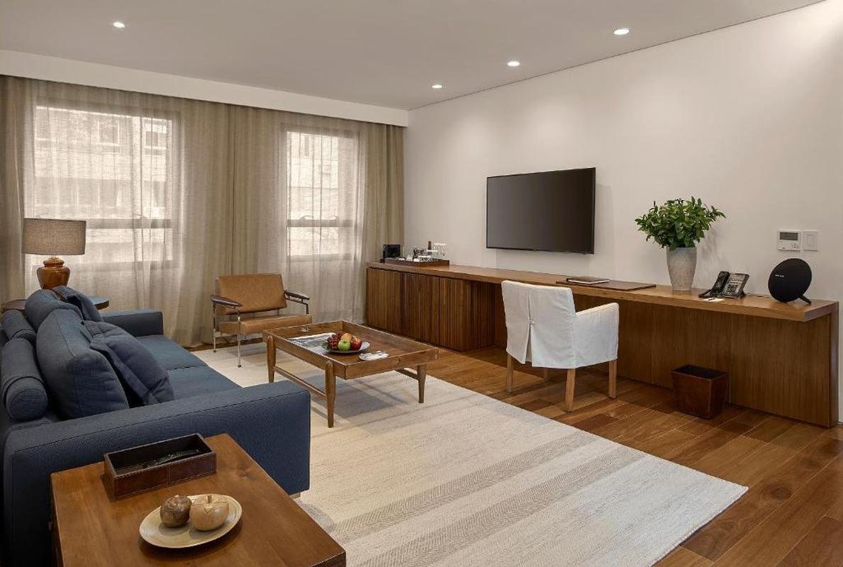 Luxuoso hotel Fasano  a 'casa' de Ronaldo em Belo Horizonte. Dono de 90% da SAF do Cruzeiro se hospeda sempre no local e realiza reunies com sua equipe e parceiros. 