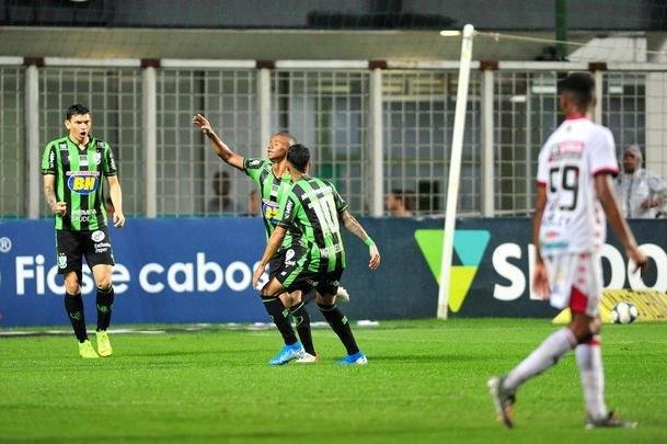 Fotos do duelo entre Amrica e Vitria, no Independncia, pela 36 rodada da Srie B