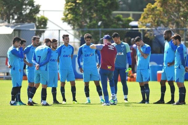 Imagens do treino do Cruzeiro com a presena do presidente Wagner Pires de S