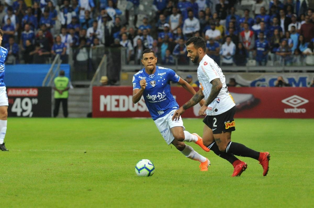 Fotos de Cruzeiro x Corinthians, no Mineiro, pela oitava rodada do Campeonato Brasileiro