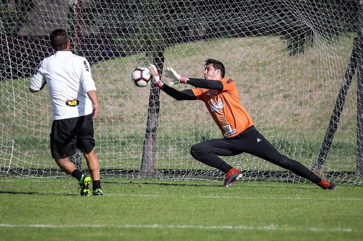 Nesta quarta-feira, Atltico treinou no centro de treinamento do Newell's Old Boys, em Rosrio, visando  partida de ida da semifinal da Copa Sul-Americana, diante do Coln. O duelo ser nesta quinta-feira, s 21h30, em Santa F, na Argentina.