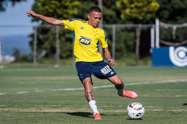 O meia Jo�o Paulo, do Cruzeiro, venceu Al�, do Am�rica: 66% a 34%