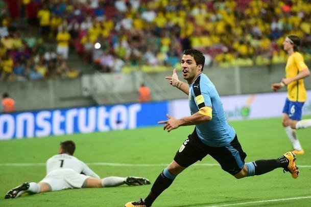 Brasil abre 2 a 0, mas Uruguai reage e busca empate na Arena Pernambuco