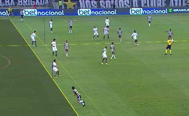 Athletico-PR 0 x 0 Internacional: VAR, lances e gol de mão anulado em jogo  do Brasileirão