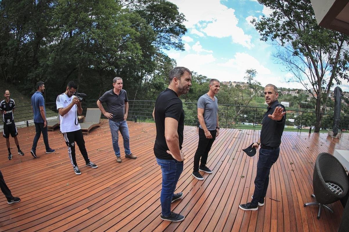 Coudet conhece a Cidade do Galo