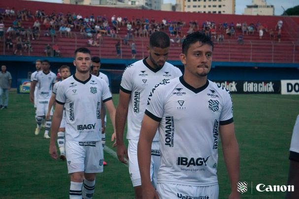 Figueirense - em oito jogos na temporada, venceu cinco, empatou um e perdeu dois. No Campeonato Catarinense ocupa o quarto lugar, com dez pontos. Já na Copa do Brasil obteve duas vitórias, sobre Grêmio Novorizontino-SP (2 a 1) e Vitória-ES (1 a 0). Com quatro gols, Diego Gonçalves é o destaque do Figueira, que escapou do rebaixamento à Série C em 2019 (16º da Série B, com 41 pontos) depois de abortar um projeto malsucedido de se tornar clube-empresa. A escalação do time treinado por Márcio Coelho conta com Sidão; Lucas, Alemão, Rony e Mateus Brunetti; Pereira, Guilherme e Patrick; Diego Gonçalves, Nicholas e Pedro Lucas.