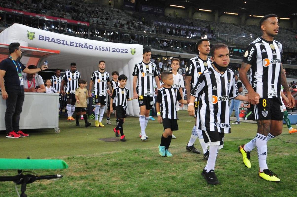 Mascotinhos do Atltico no jogo contra o Juventude, no Mineiro, pelo Campeonato Brasileiro de 2022