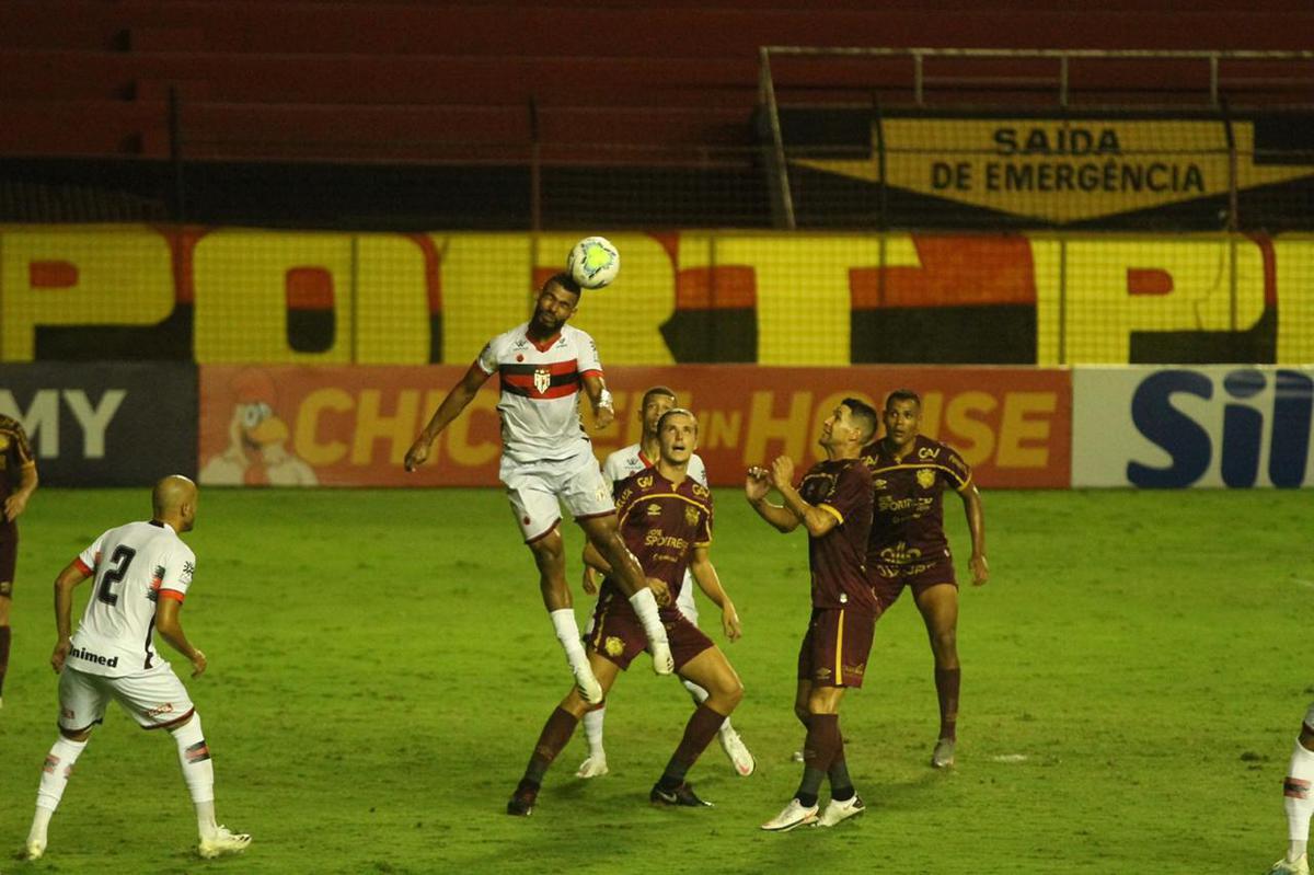 Equipes se enfrentaram no fechamento da rodada nesta segunda-feira na Ilha do Retiro