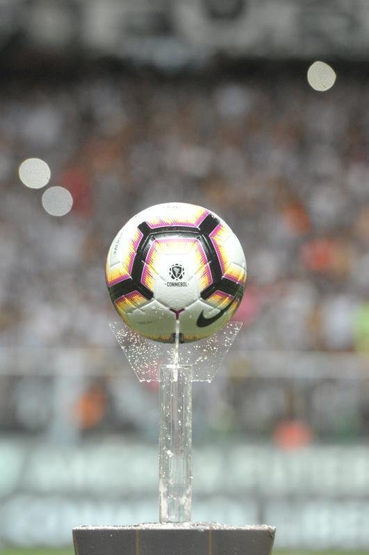 Lances do primeiro tempo do duelo entre Atltico e Defensor, pela terceira fase da Copa Libertadores