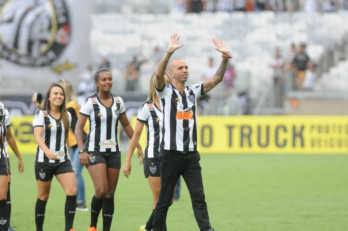 Galo apresentou Diego Tardelli e o novo time de futebol feminino