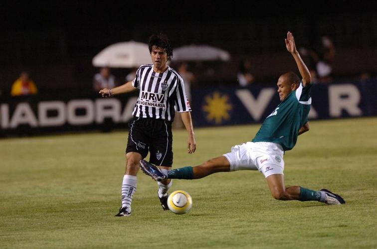 O zagueiro Júlio César Cáceres jogou no Atlético entre 2005 e 2006. Em 2007, ele fechou com o Boca Juniors, onde ficou até 2010. Naquela temporada, ele foi negociado com o Galo. O paraguaio fez 46 jogos e três gols pelo alvinegro.