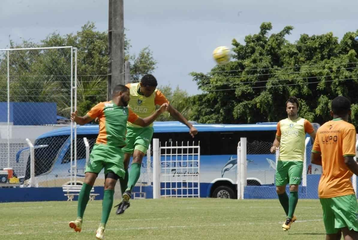 Amrica treina em Macei, no campo do CSA, para enfrentar o Murici-AL, pela Copa do Brasil