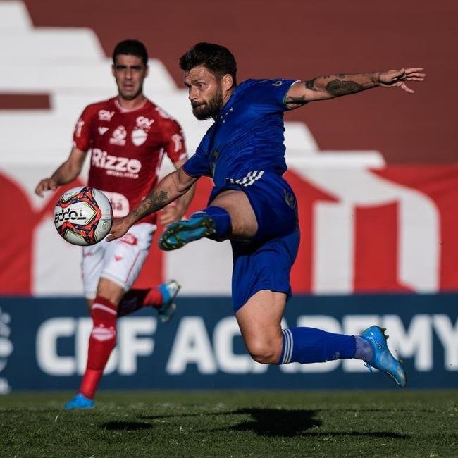 Fotos da partida entre Vila Nova e Cruzeiro, no OBA, pela Série B do Brasileiro