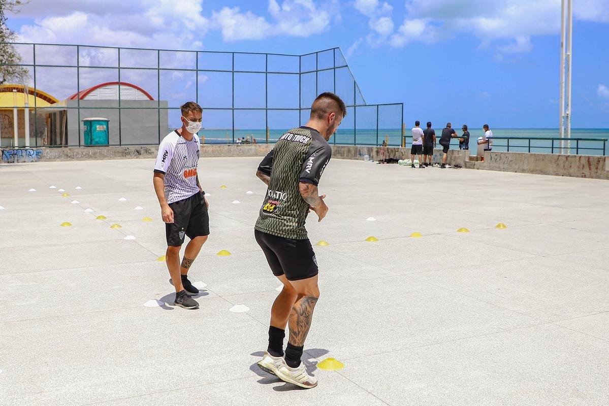 Jogadores do Atltico treinaram na Praia do Mucuripe, em Fortaleza