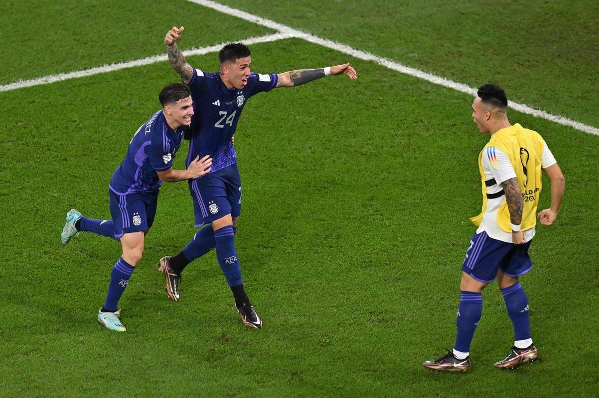 Julin lvarez marcou o segundo gol da Argentina sobre a Polnia no Estdio 974, em duelo pelo Grupo C da Copa do Mundo