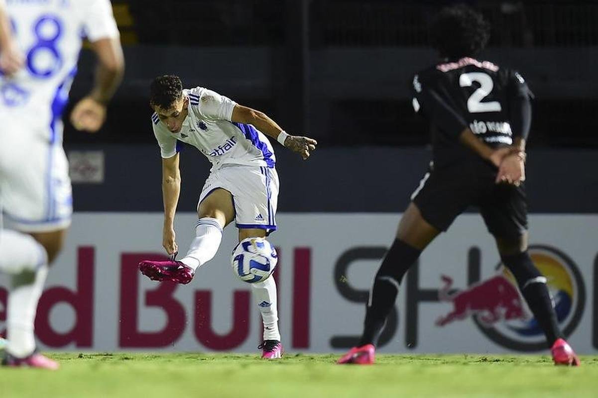 Bragantino x Cruzeiro: fotos do amistoso no estdio Nabi Abi Chedid, em Bragana Paulista, no interior de So Paulo