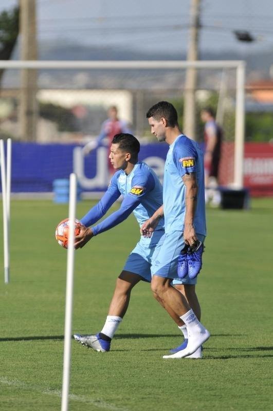 Treino do Cruzeiro nesta segunda marcou o batismo do colombiano Luis Orejuela, reforo para 2019