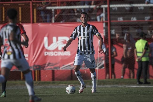 Fotos do jogo entre Pouso Alegre e Atltico, pelo Mineiro
