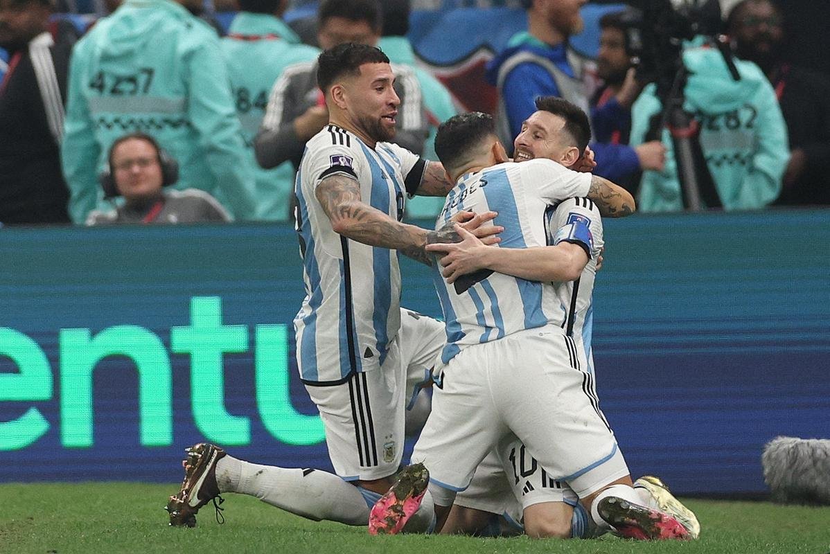 Na prorrogao, Messi fez mais um e recolocou a Argentina na frente da Frana: 3 a 2