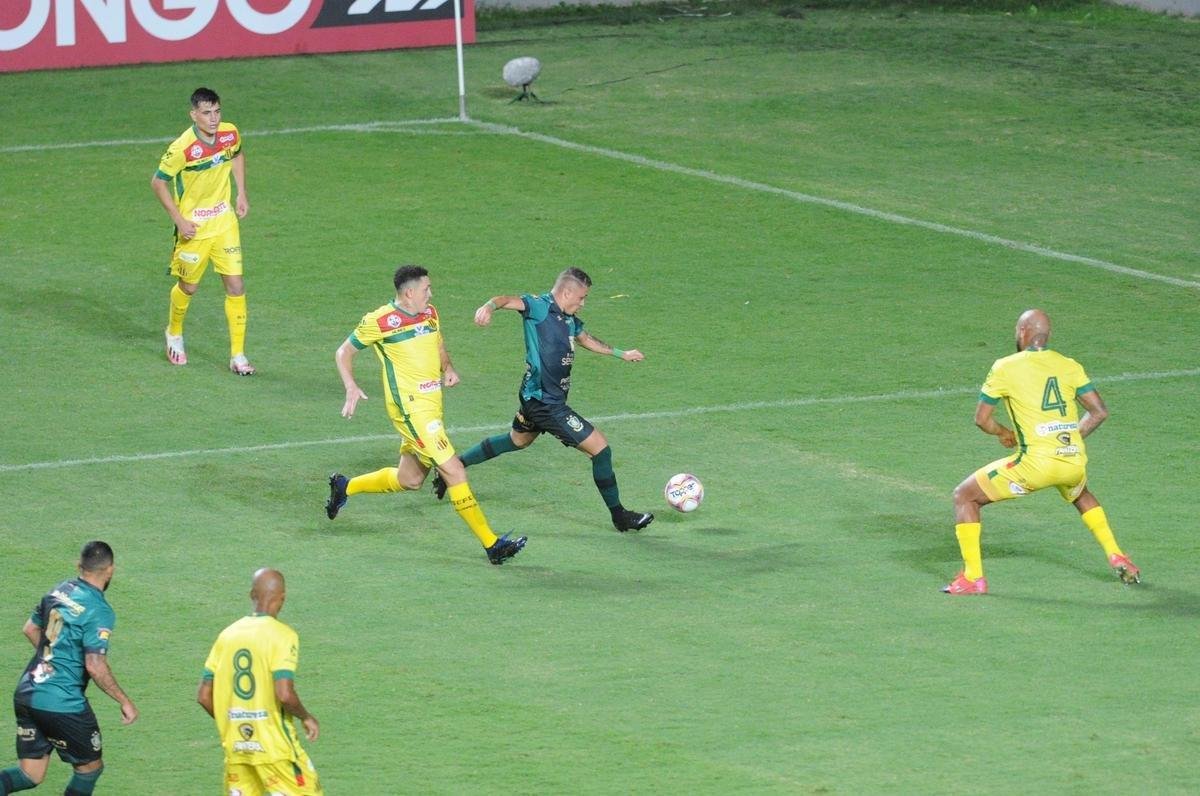 Fotos do jogo entre Amrica e Sampaio Corra, no Independncia, em Belo Horizonte, pela 27 rodada da Srie B do Campeonato Brasileiro