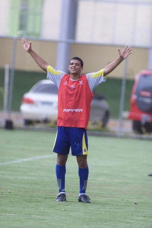 Volante Felipe Melo (Flamengo: 2001-2003 / Cruzeiro: 2003-2004):  71 jogos por Flamengo (11 gols) e 44 jogos por Cruzeiro (3 gols)