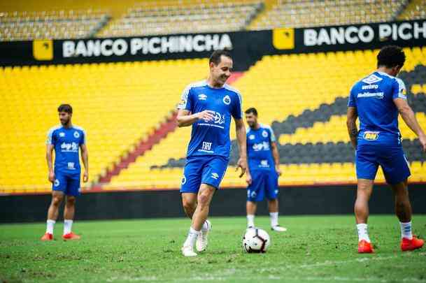 Fotos do treino do Cruzeiro no Estdio Monumental Isidro Romero Carbo, em Guayaquil