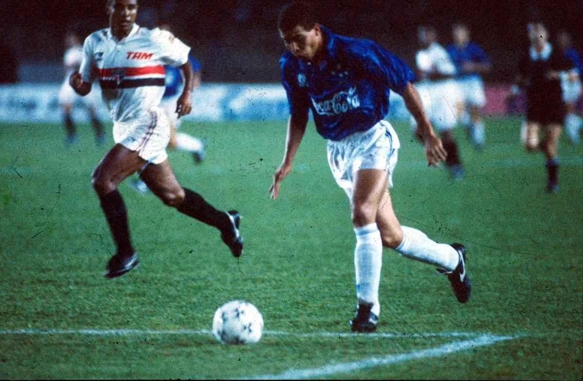 1993 - Recopa Sul-Americana - Cruzeiro foi vice-campeo ao ser derrotado pelo So Paulo. Imagem da partida diante do So Paulo, no Mineiro, no segundo jogo da final.
