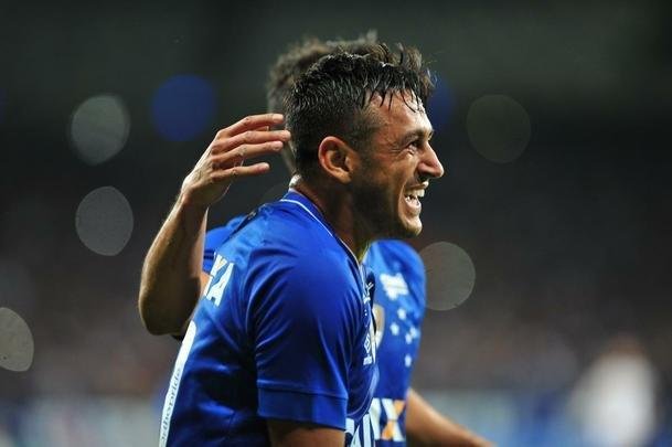 Imagens do jogo entre Cruzeiro e Tupi, no Mineiro