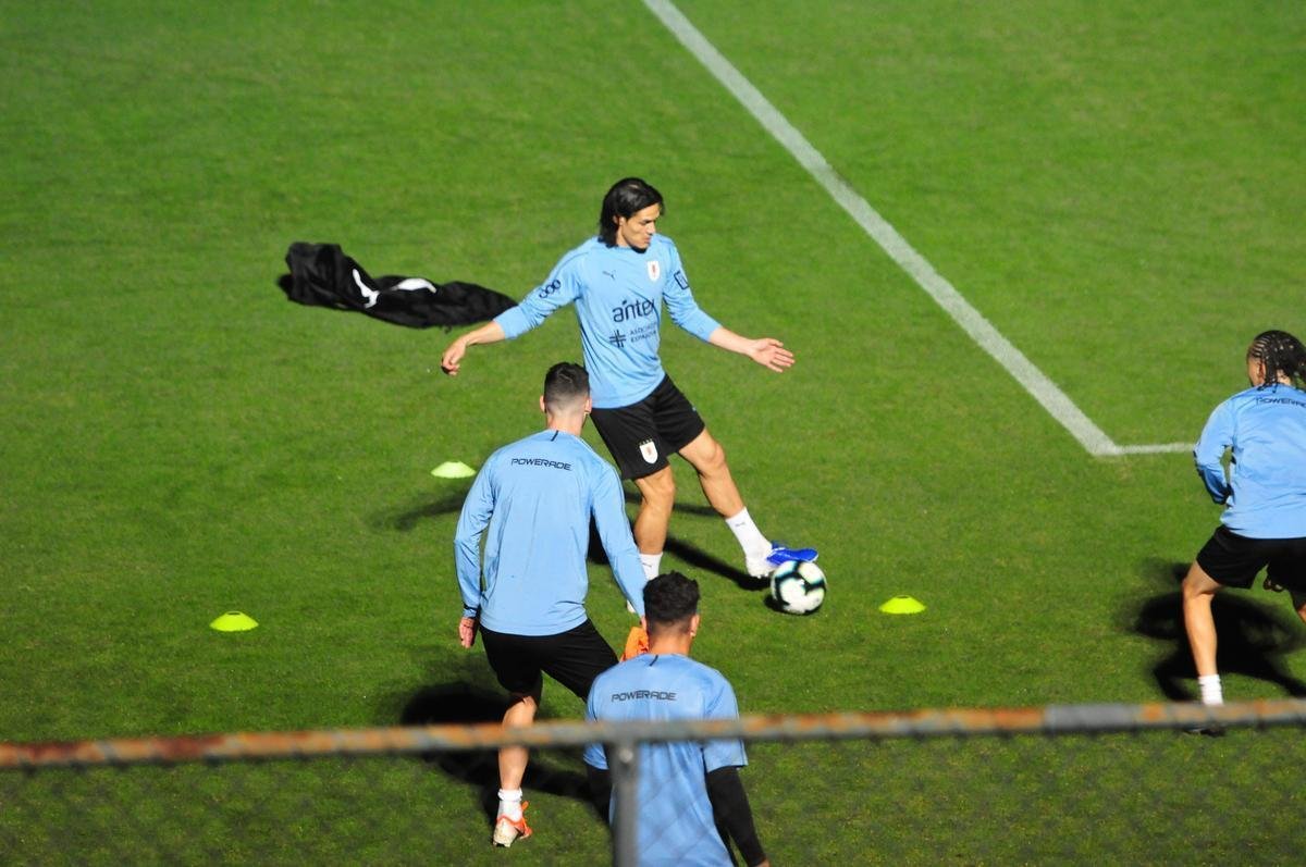 Imagens do primeiro treino da Seleo Uruguaia no Sesc Venda Nova, em Belo Horizonte