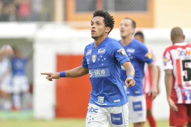 Fotos do duelo entre Villa Nova e Cruzeiro, neste domingo