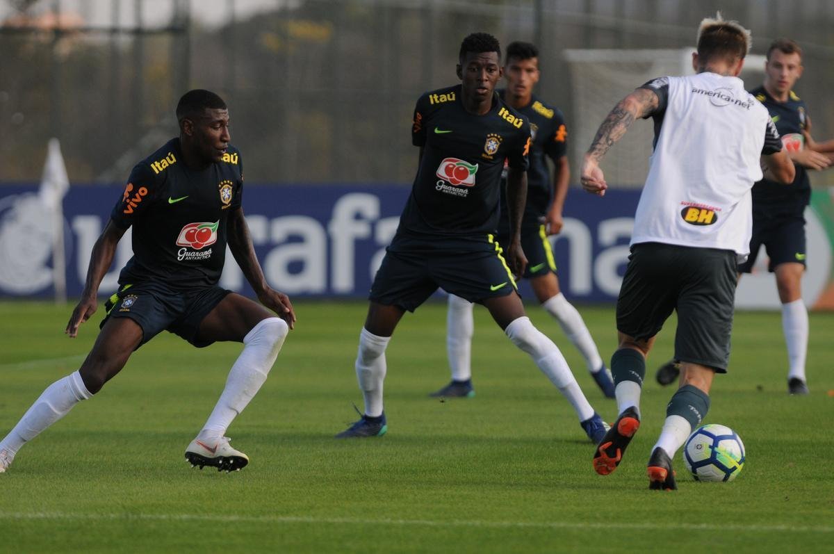 Atltico colocou alguns reforos em campo e derrotou a Seleo Brasileira Sub-20 por 5 a 3 com gols de Ricardo Oliveira (2), Denlson, Terans e Erik. Jhonny Lucas, Alerrandro e Alan descontaram.