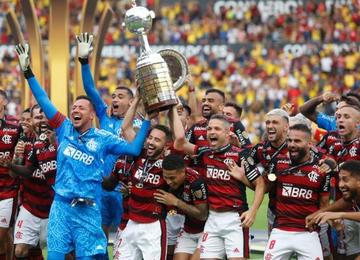 Com conquistas da Copa do Brasil e da Libertadores, clube rubro-negro chega ao topo do ranking da Federação Internacional de História e Estatísticas do Futebol 
