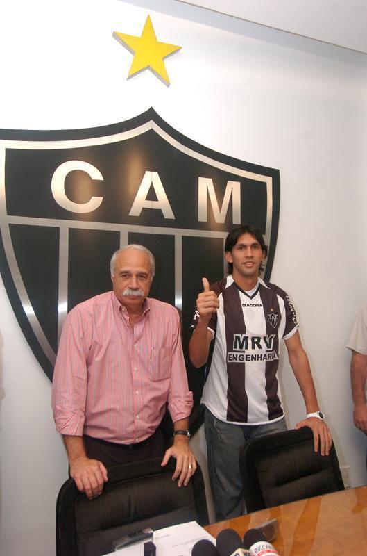 Ricardo Martinez - O paraguaio Ricardo Martinez, atuou no Galo no ano de 2008. Em 6 jogos com a camisa alvinegra, o zagueiro no marcou nenhum gol. Foi repassado ao Gama, j que foi emprestado pelo Libertad ao Atltico durante toda a temporada de 2008.