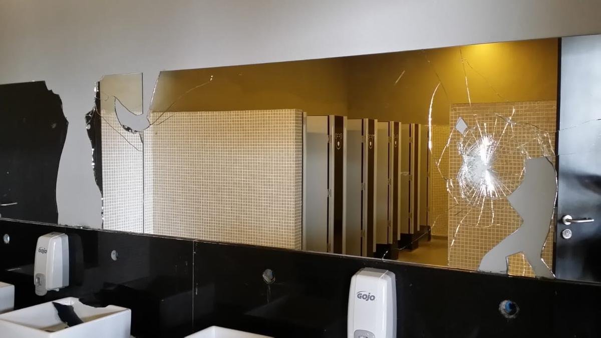 Imagens dos estragos causados por torcedores no Mineiro