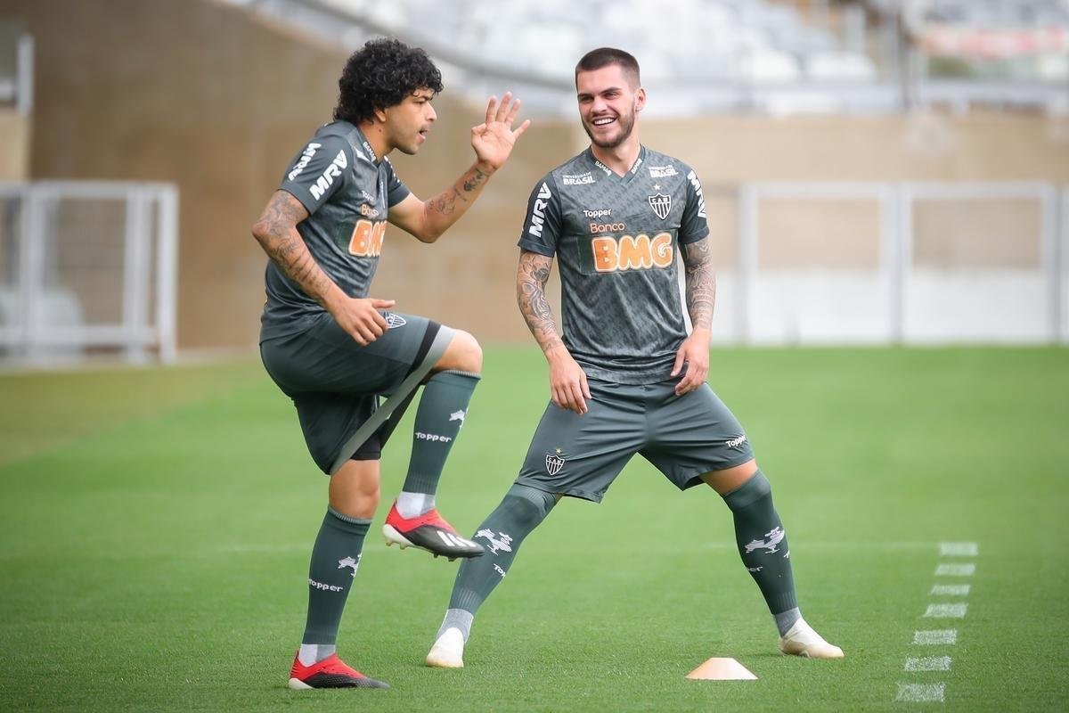 Levir Culpi comanda treino no Mineiro antes da estreia no Grupo E da Libertadores