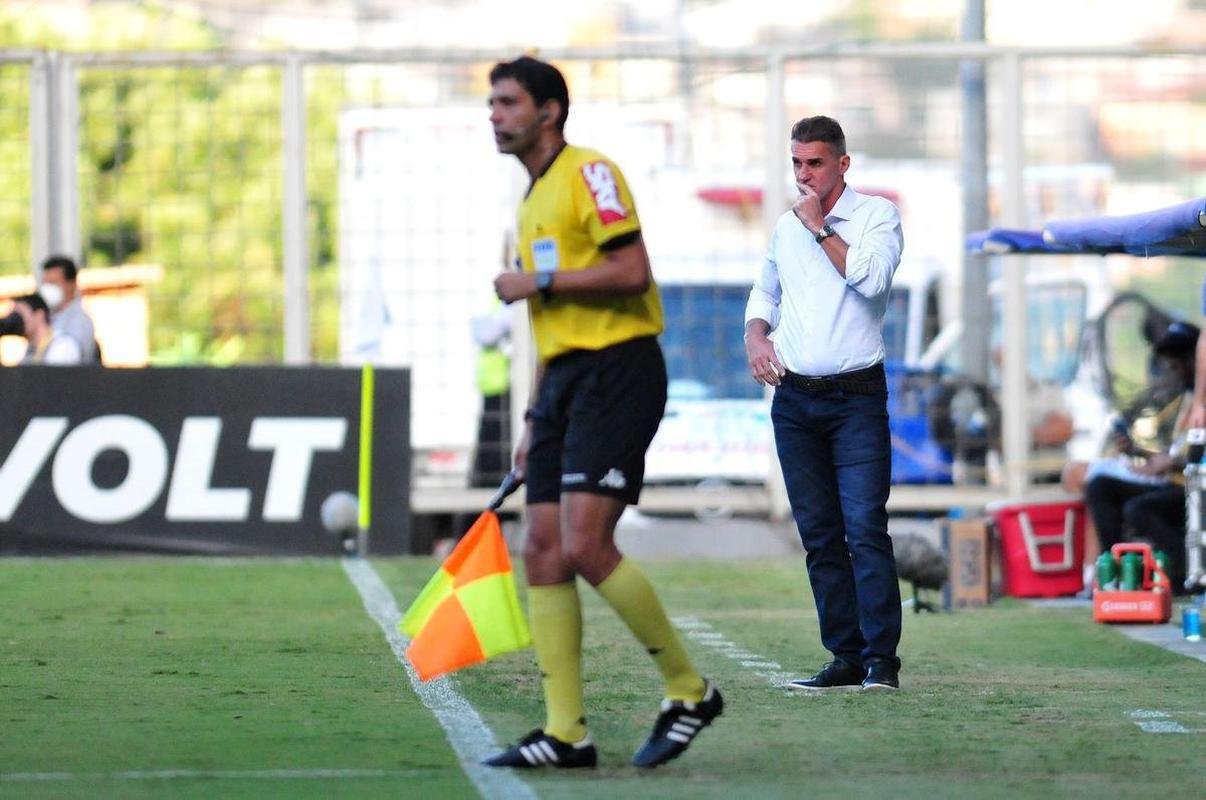 Fotos do jogo entre Amrica e Athletico-PR, no Independncia, em Belo Horizonte, pela quarta rodada do Campeonato Brasileiro de 2022