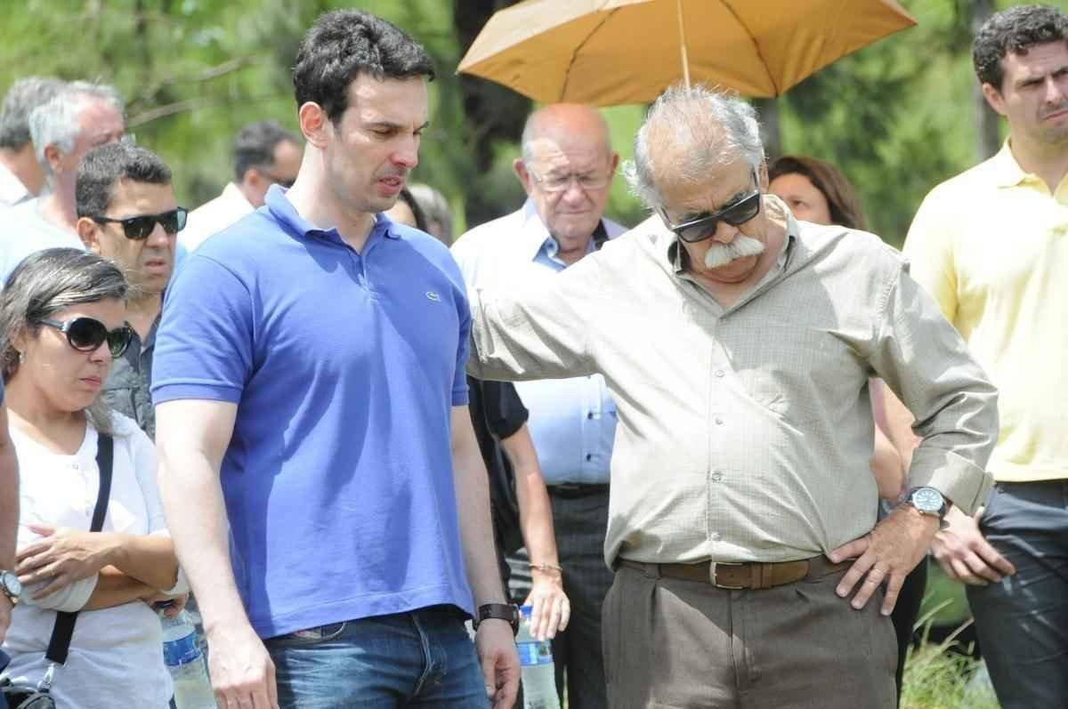 Sepultamento de Carlos Alberto Silva, no Parque da Colina, em BH, recebeu personalidades do esporte