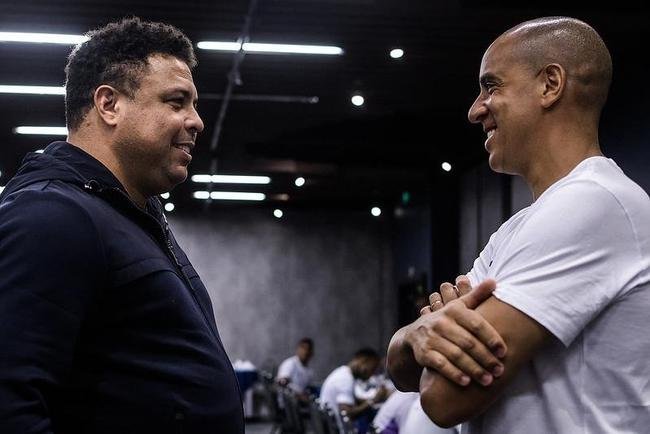 Ronaldo conheceu t�cnico Pepa e cumprimentou jogadores do Cruzeiro na v�spera do jogo contra o Corinthians, em S�o Paulo, pelo Campeonato Brasileiro 