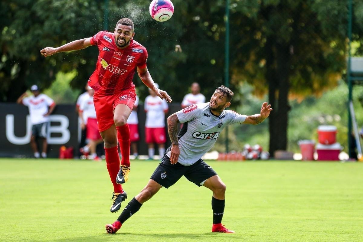 Imagens do jogo-treino do Atltico com o Guarani de Divinpolis