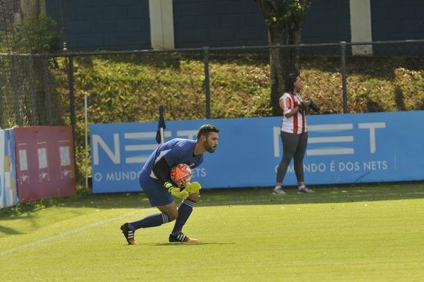 Com gols de Rafinha, David, Renato Kayzer e Murilo, Cruzeiro venceu Democrata-SL por 4 a 1 em jogo-treino nesta tera-feira, na Toca da Raposa 2 (fotos: Juarez Rodrigues/EM D.A Press)