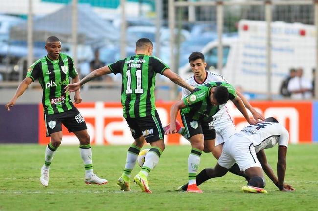 Fotos do jogo entre Am�rica e Athletico-PR, no Independ�ncia, pelo Campeonato Brasileiro de 2022